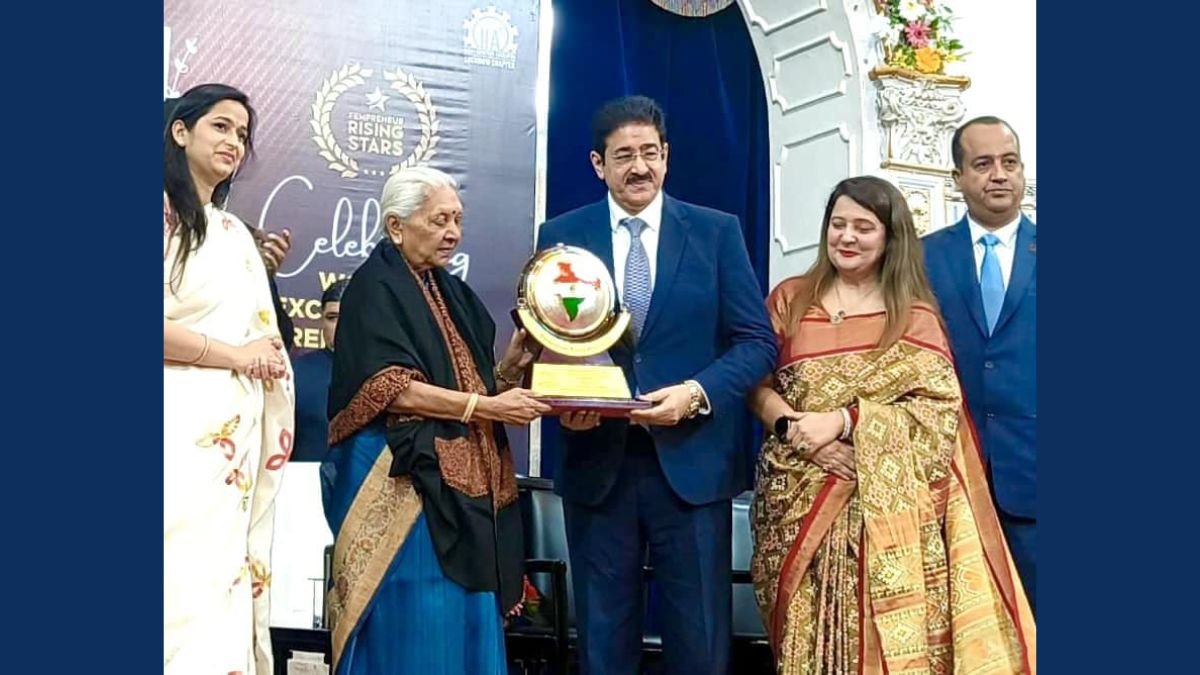 Sandeep Marwah Honoured by Governor of Uttar Pradesh for Contribution to Women Empowerment