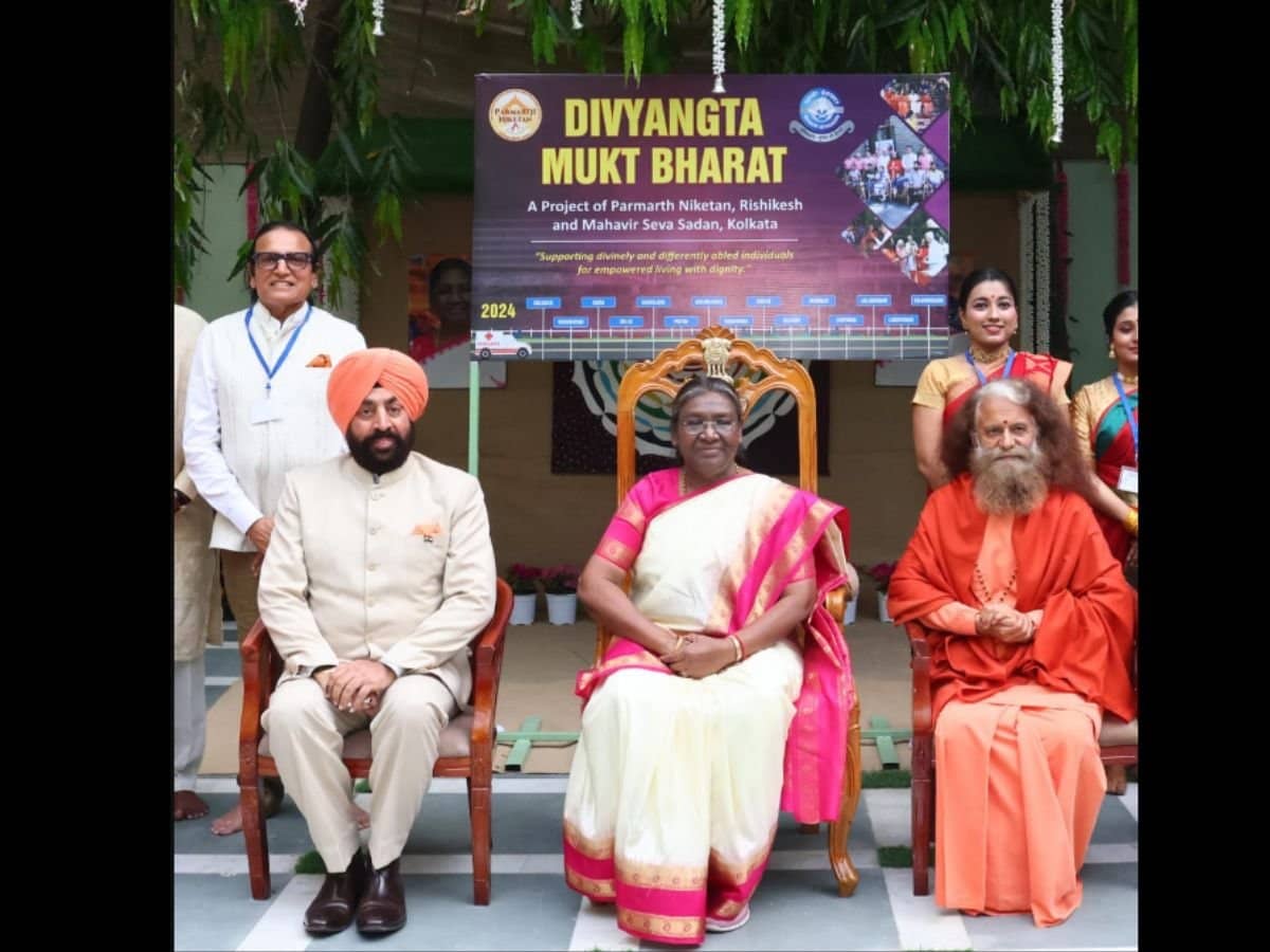 Eminent Industrialist Dr. Dinesh Shahra gets the privilege of meeting Hon’ble President Droupadi Murmu at Parmarth Niketan